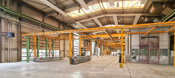 Industriehalle mit Deckenkränen und befestigte Aussenflächen 7