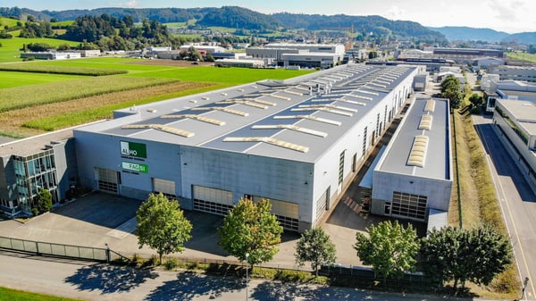 Industriehalle mit Deckenkränen und befestigte Aussenflächen 4