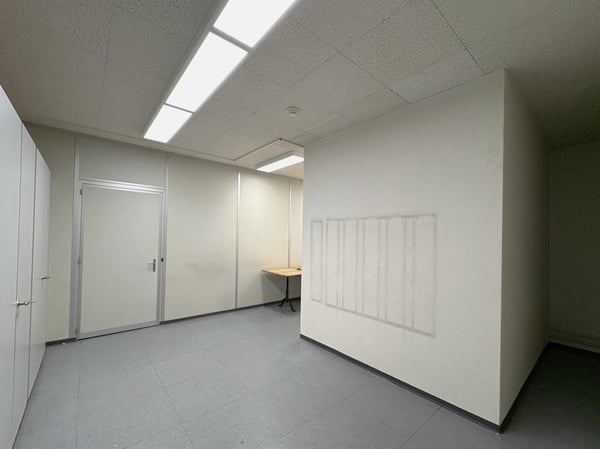 Praktischer Archiv oder Lagerraum an zentraler Lage in Dielsdorf 2