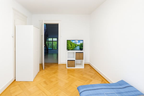 Günstiges, möbliertes Zimmer mit moderner Möblierung 2