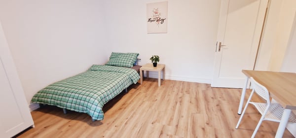 Möbliertes Zimmer 1