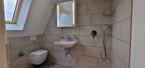 Modern möbliertes Zimmer 3