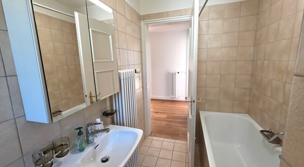 Charmante 3-Zimmer-Wohnung mit Balkon und Aussicht in Zürich-Höngg 10