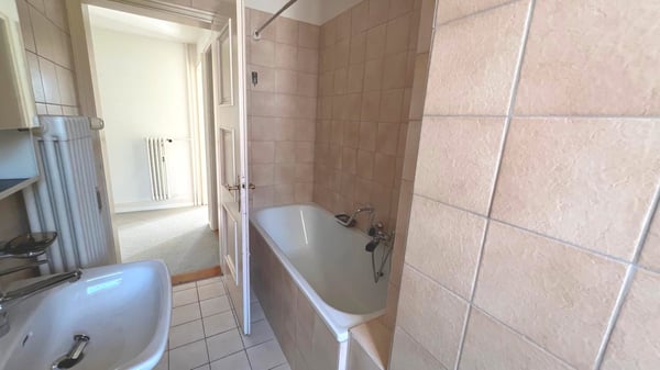 Charmante 2-Zimmer-Wohnung mit Balkon und Aussicht in Zürich-Höngg 2