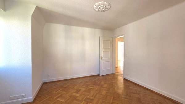 Charmante 3-Zimmer-Wohnung mit Balkon und Aussicht in Zürich-Höngg 6