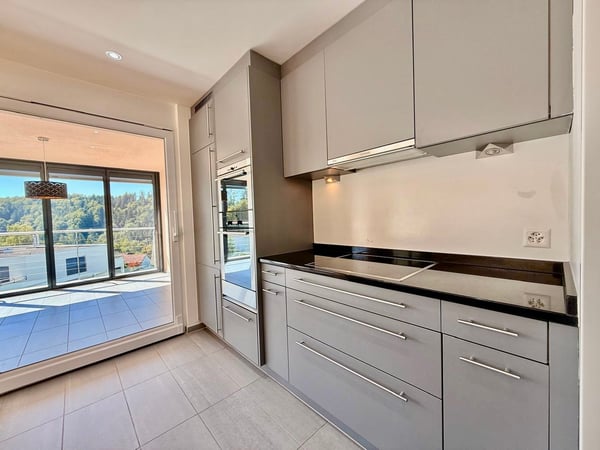 Sonnige 3.5-Zimmer-Wohnung mit Wintergarten und Rundumbalkon in Stallikon 6
