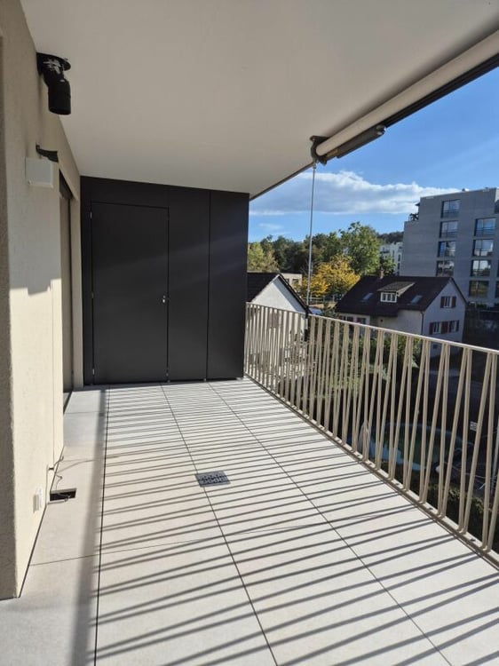 Erstvermietung 1.5 Zimmer-Wohnung Attika Altwiesenstrasse 372 5