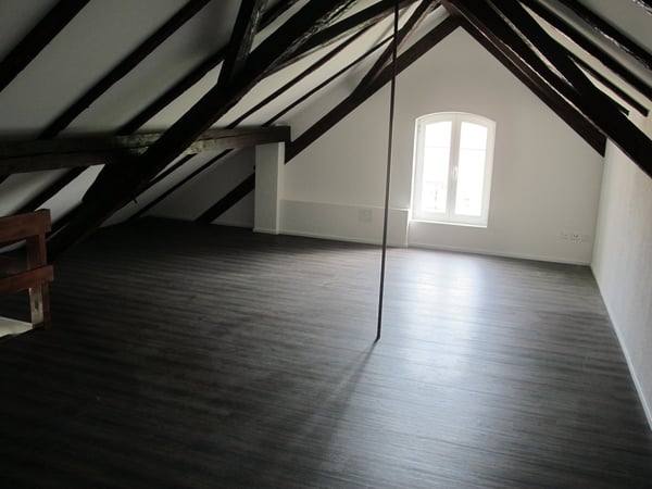 Charmante 5.5-Zimmer-Wohnung im 2. OG in Fehraltorf – mit Kamin und Holzböden 9