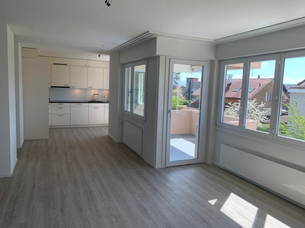 Helle 4.5-Zimmer-Wohnung mit Balkon in Pfäffikon ZH 3