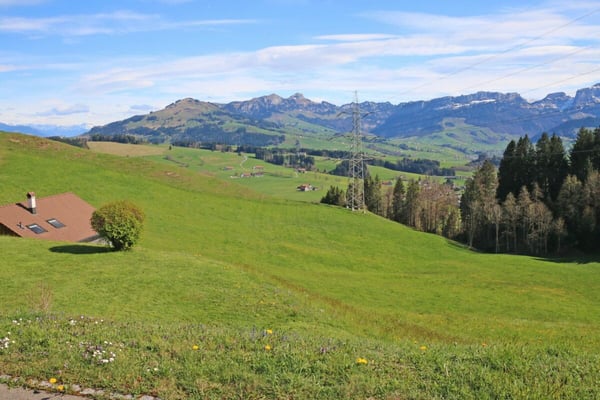 Drei attraktive Baulandparzellen an sonnigem Südhang mit herrlicher Aussicht! 2