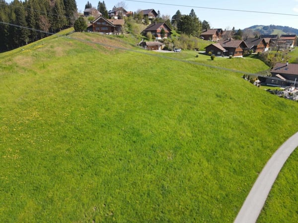Drei attraktive Baulandparzellen an sonnigem Südhang mit herrlicher Aussicht! 11