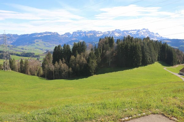 Drei attraktive Baulandparzellen an sonnigem Südhang mit herrlicher Aussicht! 1