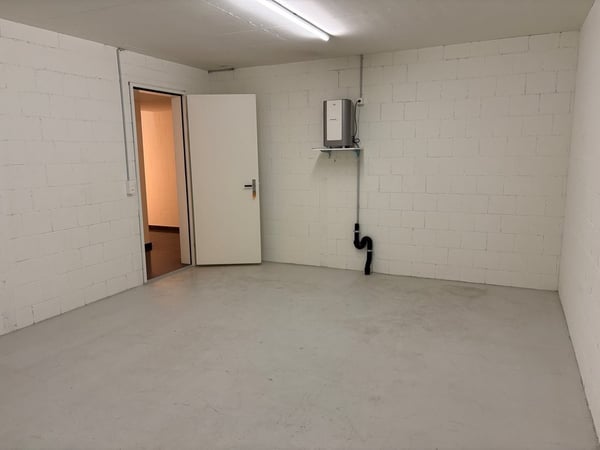 Grosser Lagerraum an zentraler Lage im Seefeld 2