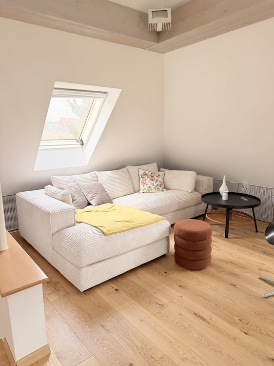 Charmante 2.5-Zimmer-Wohnung nach kompletter Sanierung Erstbezug nach Renovation 2