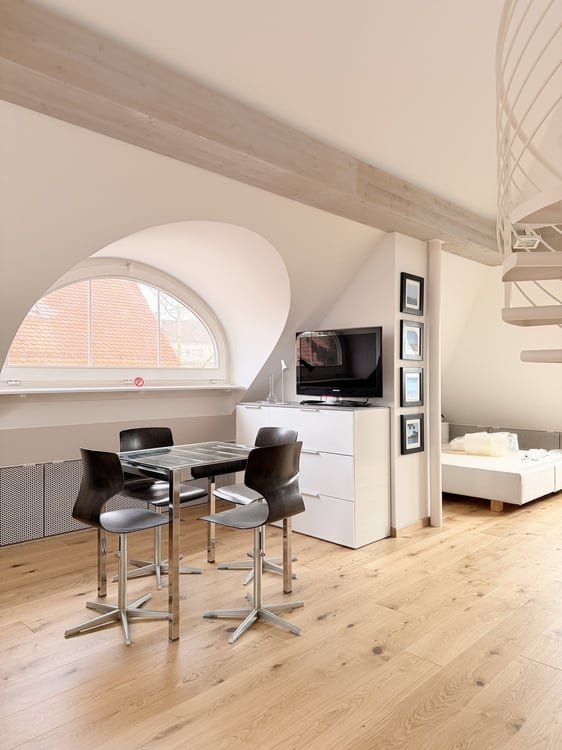 Charmante 2.5-Zimmer-Wohnung nach kompletter Sanierung Erstbezug nach Renovation 12