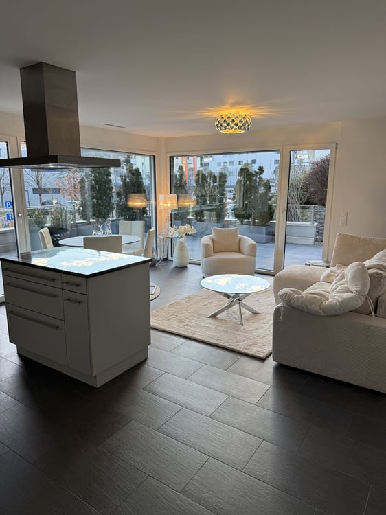 Moderne möblierte 1.5-Zimmer-Wohnung in Freienbach 1