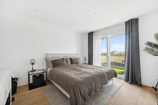 Neue 1.5 Zi. Gartenwhg. + Privatgarten 170m2 + Terrasse 16m2 - 3 Parteien im Haus - Blick ins Grüne! 8