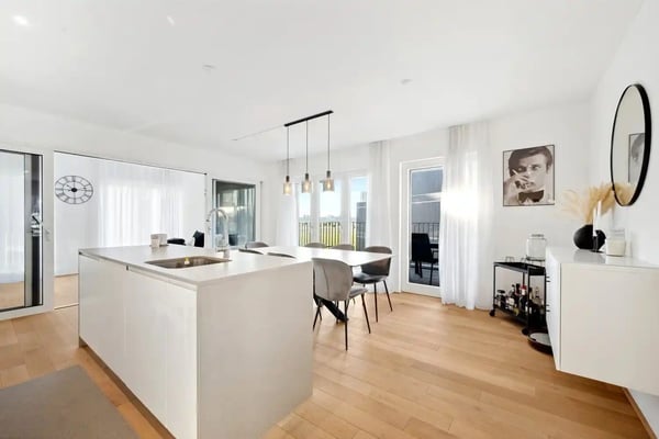 Neue 1.5 Zi. Gartenwhg. + Privatgarten 170m2 + Terrasse 16m2 - 3 Parteien im Haus - Blick ins Grüne! 4