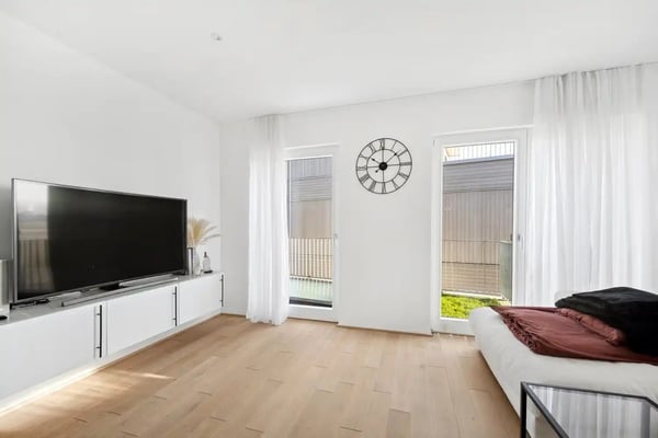 Neue 1.5 Zi. Gartenwhg. + Privatgarten 170m2 + Terrasse 16m2 - 3 Parteien im Haus - Blick ins Grüne! 5