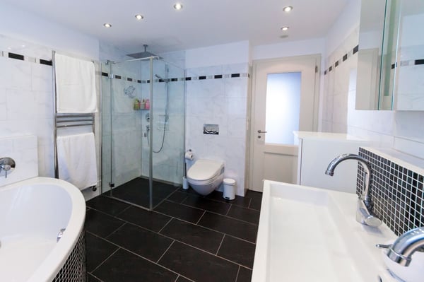 Schöne und sonnige Wohnung in Witikon 10