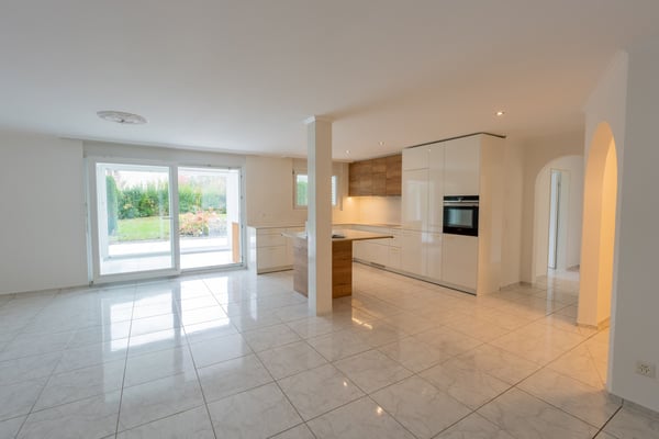 Exklusive 1.5 Zimmer-Wohnung: Terrasse, Hobbyraum & Tiefgarage 9