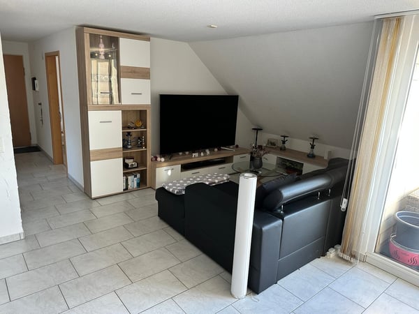 Zu vermieten per 1. Februar 2026: Charmante 1.5-Zimmer-Dachwohnung 3