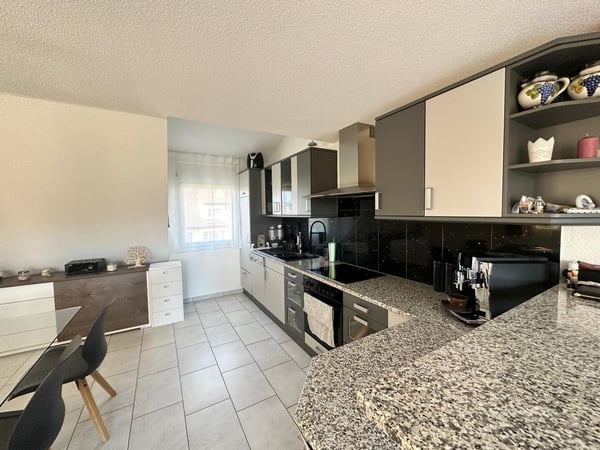 Zu vermieten per 1. Februar 2026: Charmante 1.5-Zimmer-Dachwohnung 2