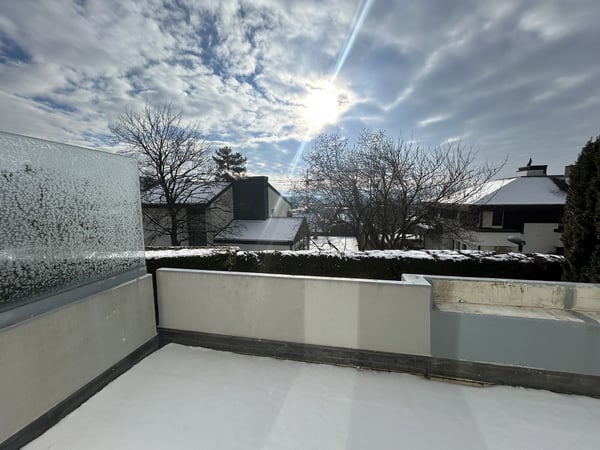 Exklusiv zu vermieten im steuerprivilegierten Uitikon: frisch renoviertes 8.5-Zimmer-Doppeleinfamilienhaus mit grossem Garten und herrlicher Fernsicht 2