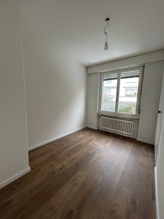 Exklusiv zu vermieten im steuerprivilegierten Uitikon: frisch renoviertes 8.5-Zimmer-Doppeleinfamilienhaus mit grossem Garten und herrlicher Fernsicht 10