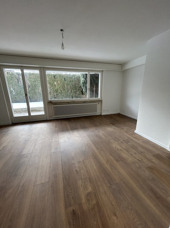 Exklusiv zu vermieten im steuerprivilegierten Uitikon: frisch renoviertes 8.5-Zimmer-Doppeleinfamilienhaus mit grossem Garten und herrlicher Fernsicht 12