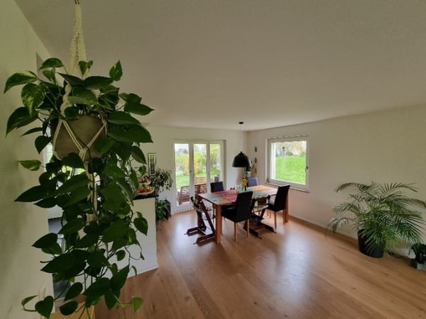 Helle 4.5-Zimmer-Wohnung mit Garten, 2 Garagenplätzen und Hobbyraum in Thalwil 3