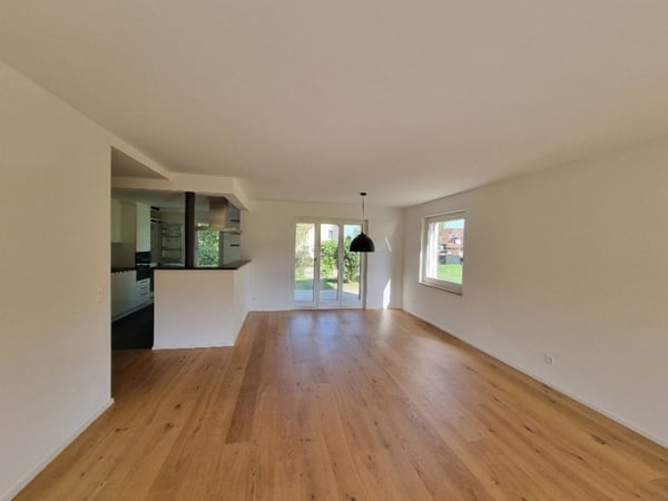 Helle 4.5-Zimmer-Wohnung mit Garten, 2 Garagenplätzen und Hobbyraum in Thalwil 2