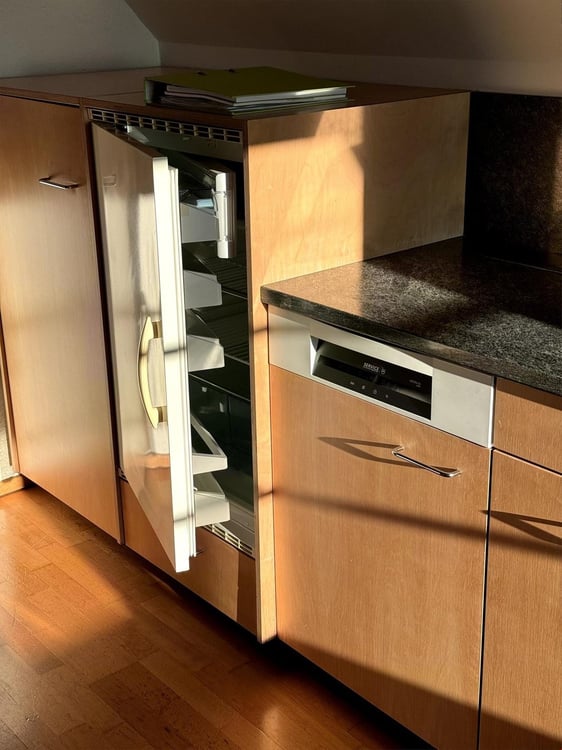 Grosszügige Dachwohnung (95 m²) mit Cheminée auf dem Hubelgut 4