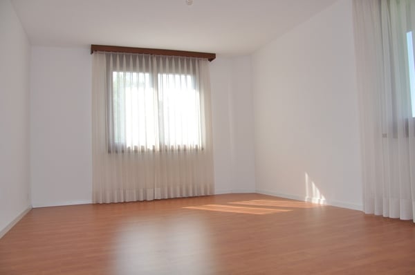 Grosszügiges 6.5-Zimmer-Doppeleinfamilienhaus in ruhiger Lage von Neuheim 11