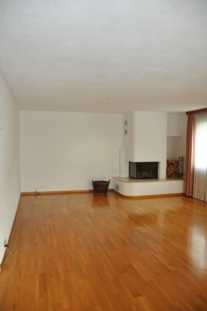 Grosszügiges 6.5-Zimmer-Doppeleinfamilienhaus in ruhiger Lage von Neuheim 3