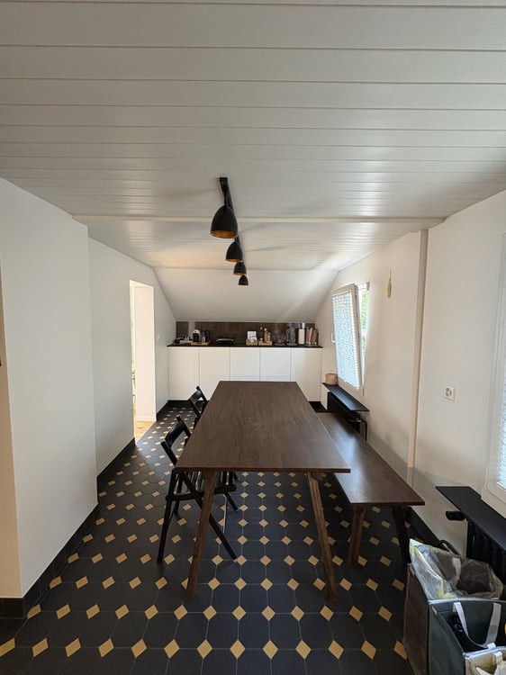 Modern furnished apartment with cellar & attic storage 10