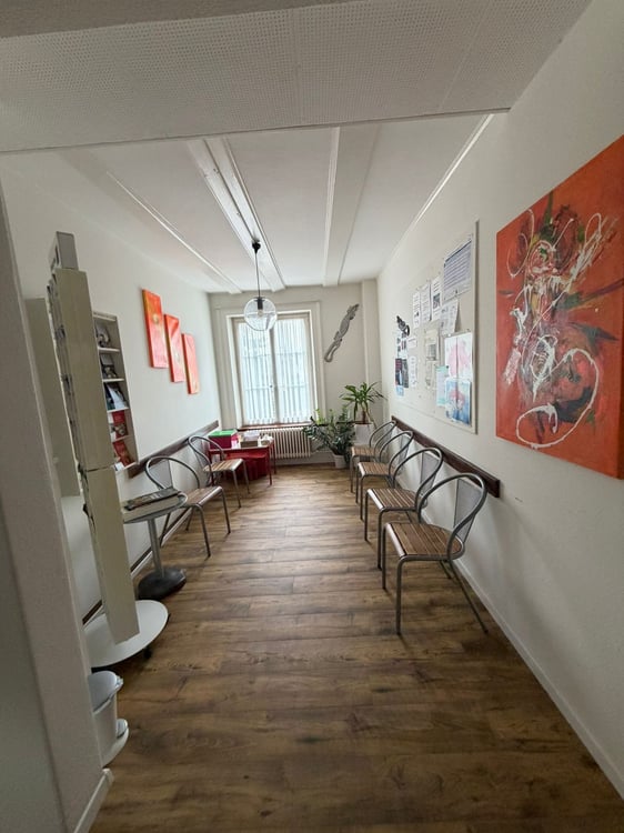 Vielseitige Praxis- oder Büroräumlichkeiten (120 m²) an zentraler Lage 4