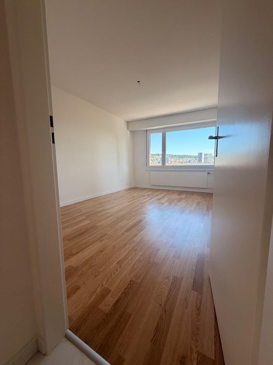 Frisch teilsanierte 3.0-Zimmerwohnung im 5.OG an guter Lage 7
