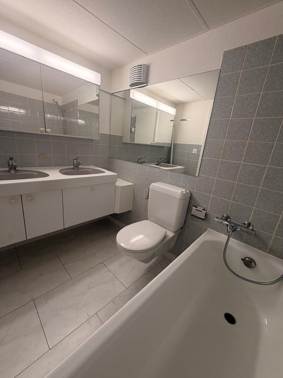 Frisch teilsanierte 3.0-Zimmerwohnung im 5.OG an guter Lage 11