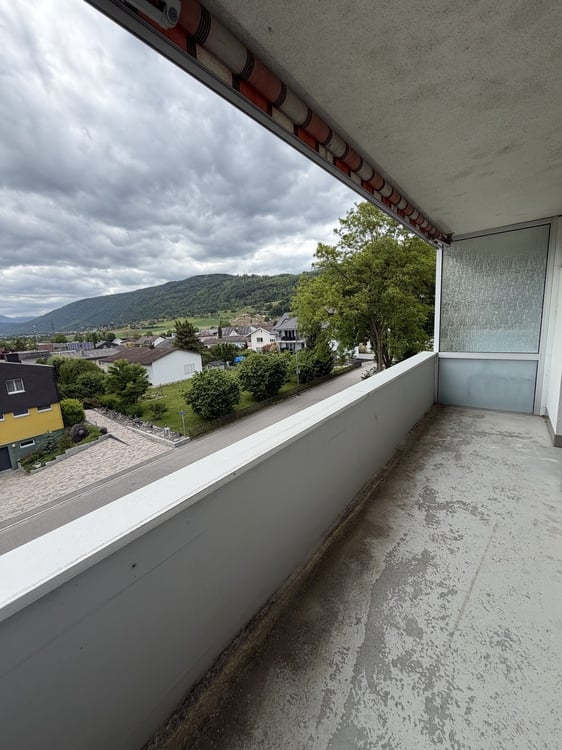 Sanierte Küche und schöner Ausblick Grosszügige 3-Zimmerwohnung im 2. Obergeschoss 6
