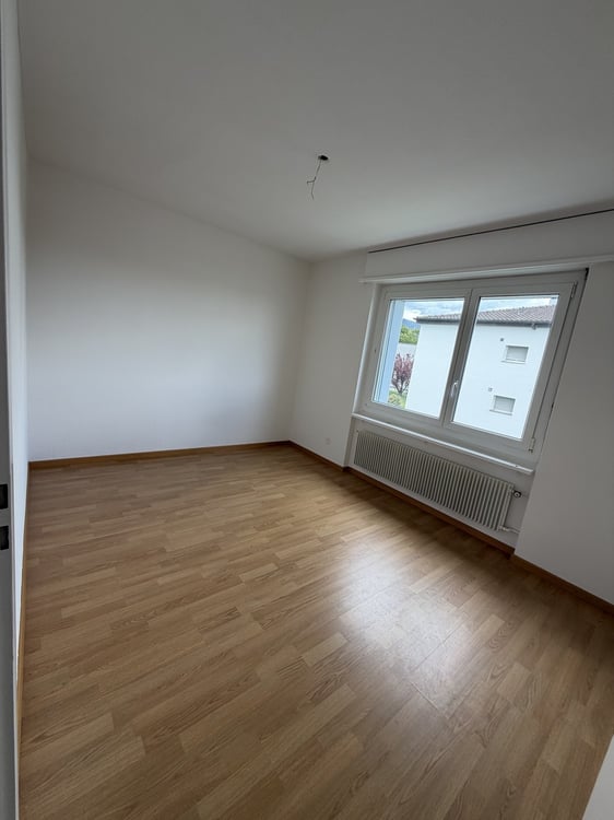 Sanierte Küche und schöner Ausblick Grosszügige 3-Zimmerwohnung im 2. Obergeschoss 5