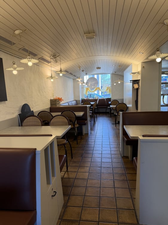 Ladenlokal & Café zu vermieten 9