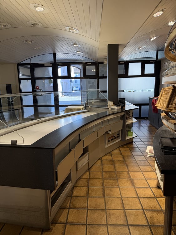 Ladenlokal & Café zu vermieten 4