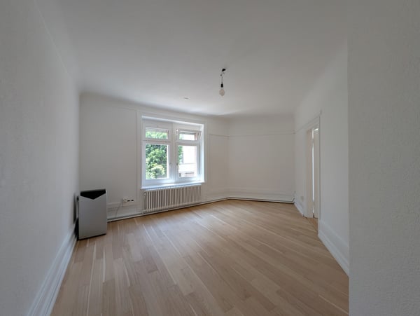 Neu renovierte und wunderschöne 4.5-Zimmer-Wohnung, im Herzen von Zürich 2