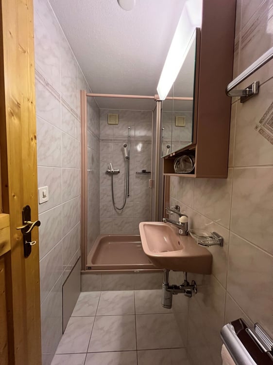 Grosszügige Wohnung in Steckborn mit Balkon, Kamin und Parkplatz in See Nähe 8