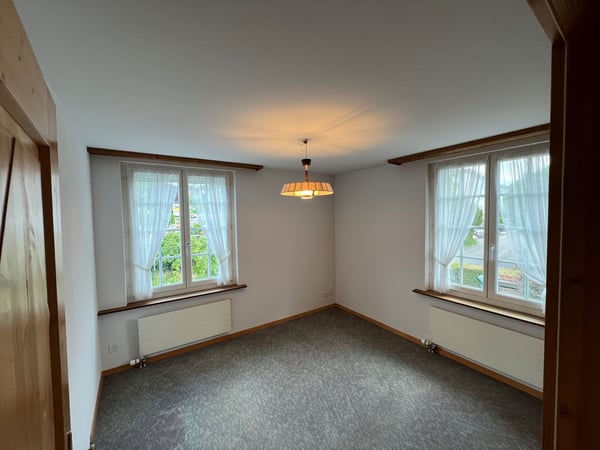 Grosszügige Wohnung in Steckborn mit Balkon, Kamin und Parkplatz in See Nähe 10