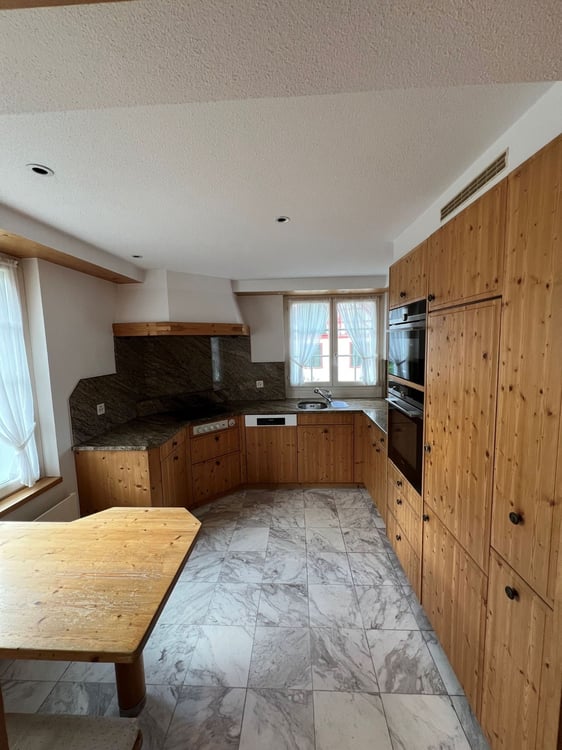 Grosszügige Wohnung in Steckborn mit Balkon, Kamin und Parkplatz in See Nähe 3