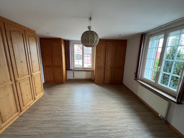 Grosszügige Wohnung in Steckborn mit Balkon, Kamin und Parkplatz in See Nähe 5