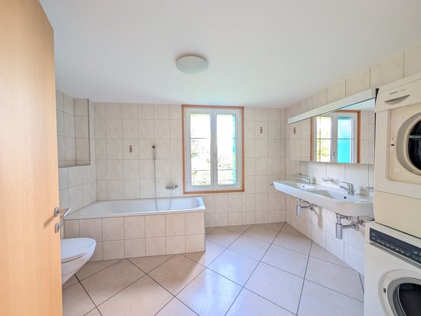 Moderne 5.5-Zi-Maisonette Attika (127m²) im Zentrum: 2 min zu Bahnhof/Migros, Gartennutzung & Bergsicht 13