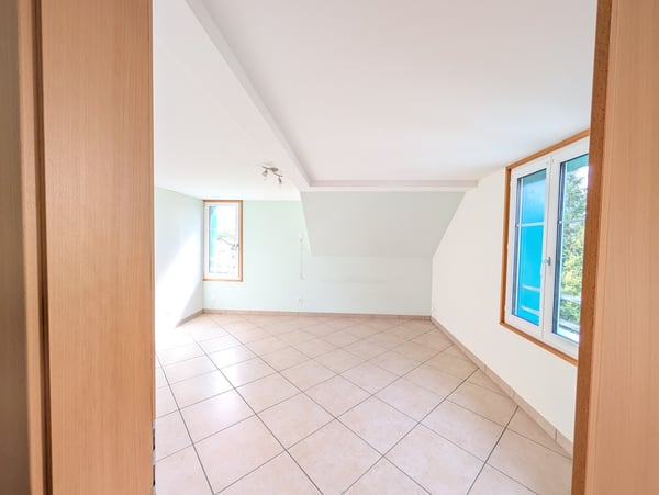 Moderne 5.5-Zi-Maisonette Attika (127m²) im Zentrum: 2 min zu Bahnhof/Migros, Gartennutzung & Bergsicht 8